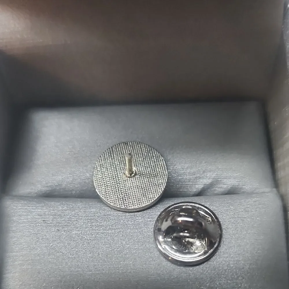 BHE 1998 Teamwork Excellence Pin - Silver